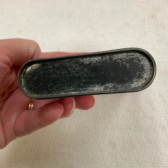 Vintage Velvet Pipe & Cigarette Tobacco Tin Collectible - Picture 6 of 11